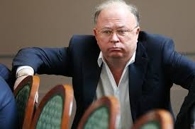 Андрей Караулов в эфире программы «Пусть Говорят»