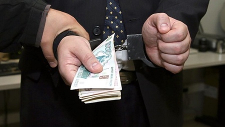 За взятку в 12 миллионов осужден на 10 лет тюрьмы чиновник из Министерства обороны