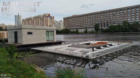 Смольный добился своего: строительство плавучих домов признано незаконным
