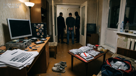 Двойной удар: в Буграх задержали наркоторговца и продавца чужих паспортов