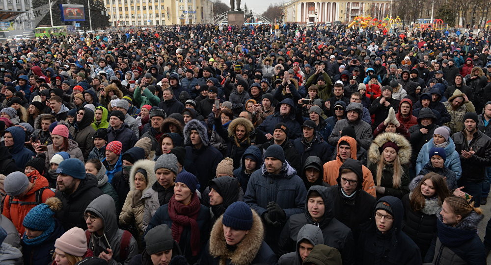 В России впервые наказали за вовлечение подростков в митинги