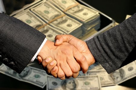 На Кубани задержали замминистра сельского хозяйства по делу о 4 млн рублей взятки