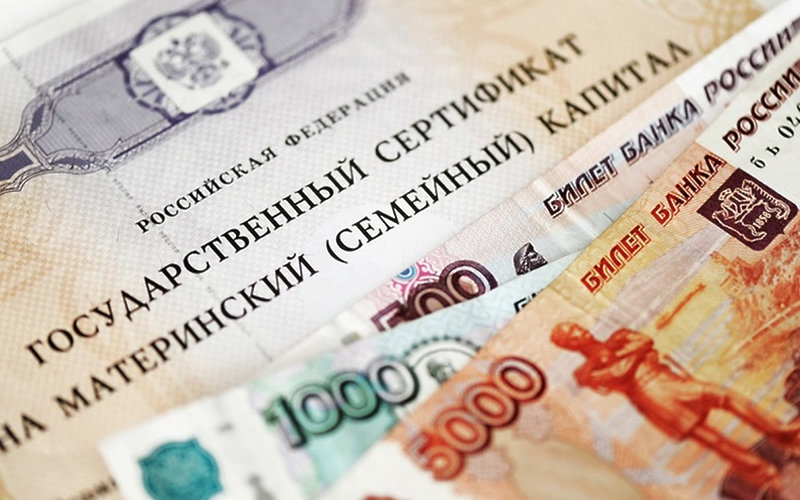 С 1 января 2022 действует закон, который влияет на индекс материнского капитала