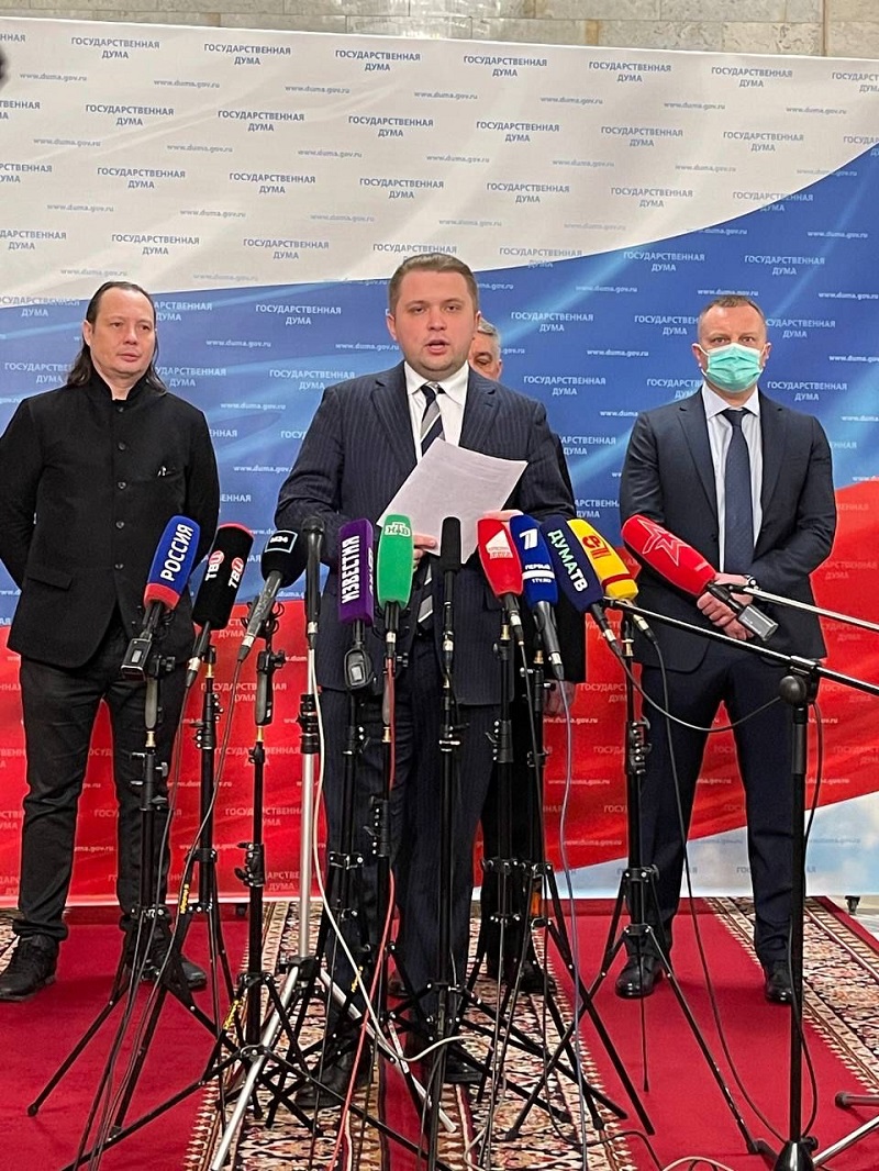 «Нефть и газ надо продавать за рубли»