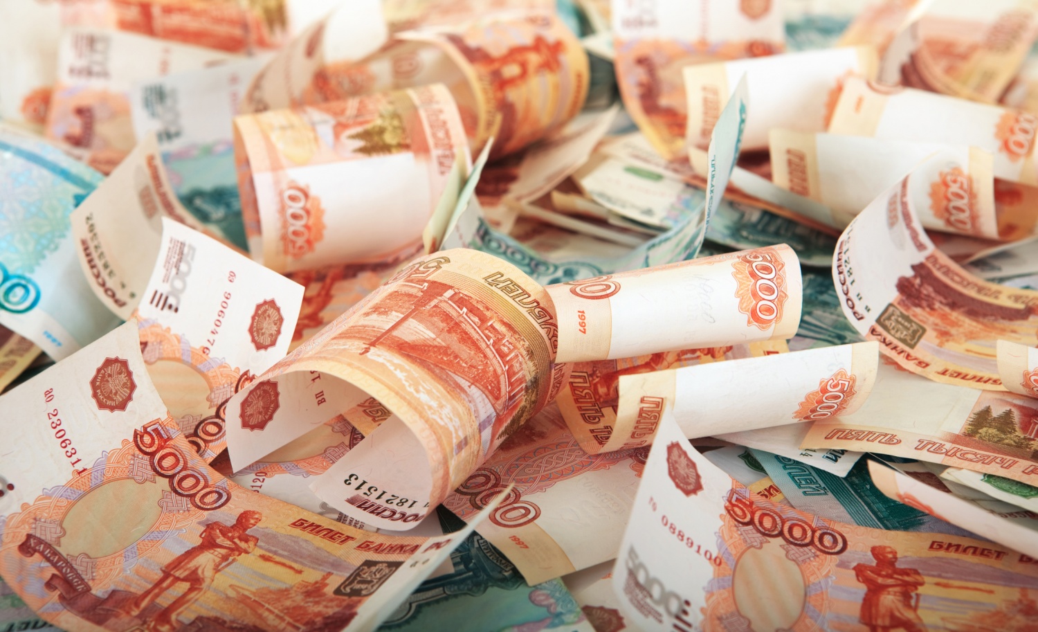 В Дагестане 3 чиновника нанесли ущерб бюджету региона на 240 миллионов рублей