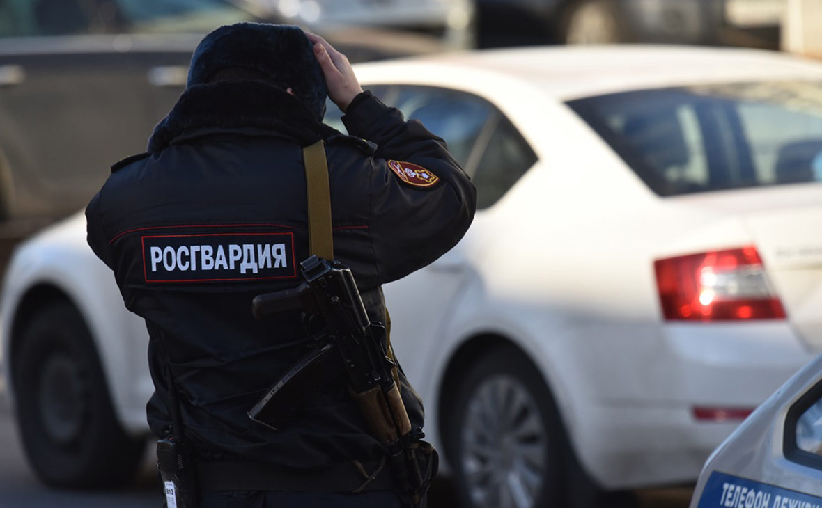 Питерские росгвардейцы подбросили подростку наркотики
