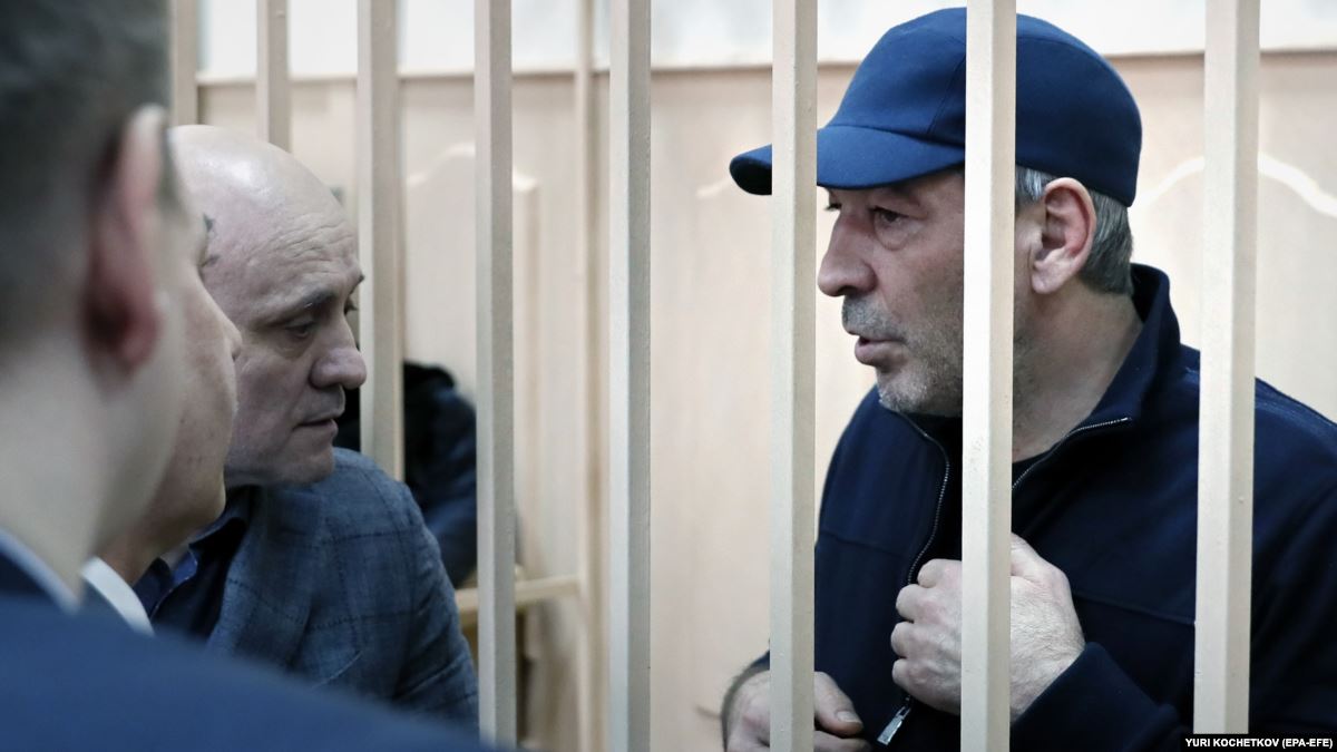 Экс-премьеру Дагестана и его заму грозит 7 и 6 лет колонии соответственно