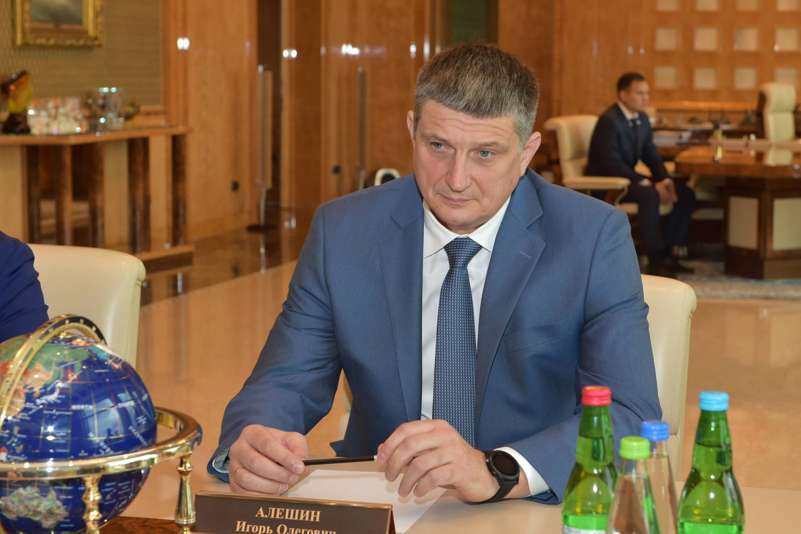 Силовики проверяют работу руководителя Росалкоголя Игоря Алешинa