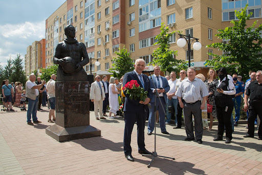 Памятник Герою Советского Союза, космонавту-испытателю И.П. Волку установлен  подмосковном городе авиаторов Жуковском