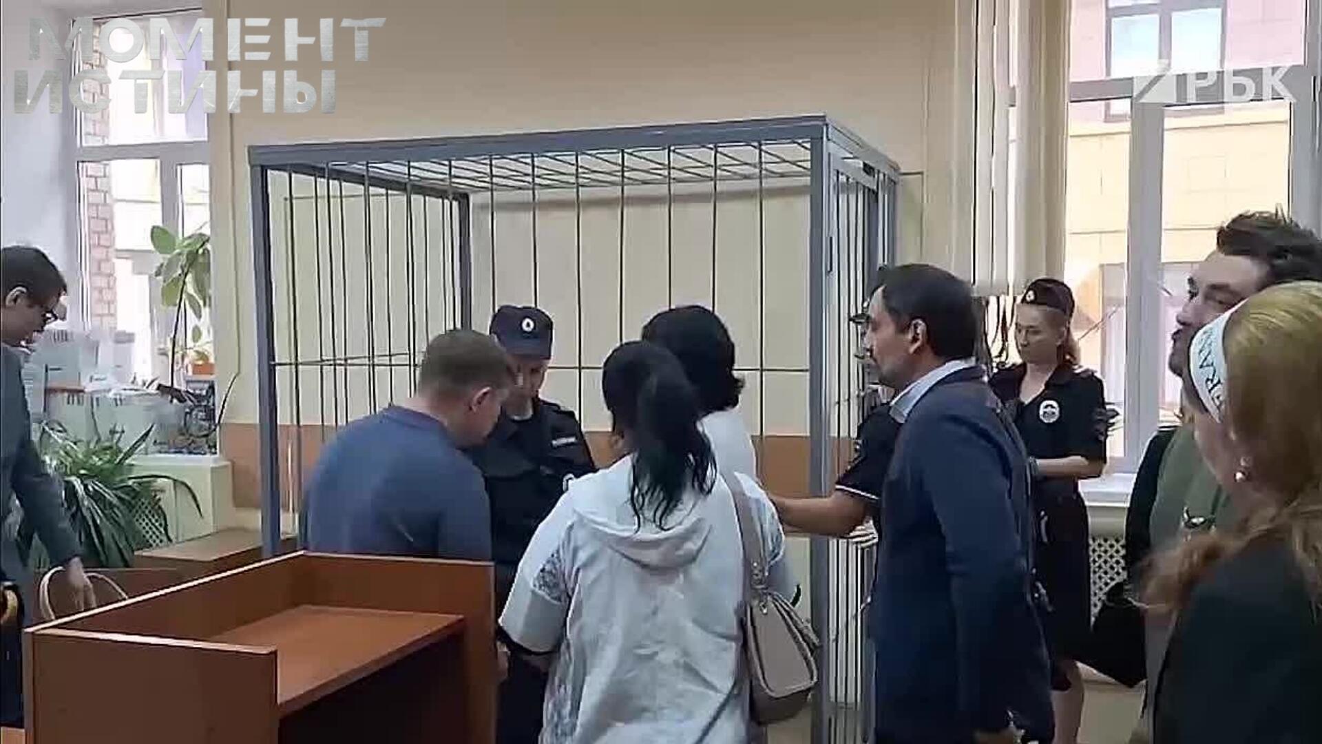 От 3 до 7 лет: как суд наказал обвиняемых в краже у бывшего руководителя 